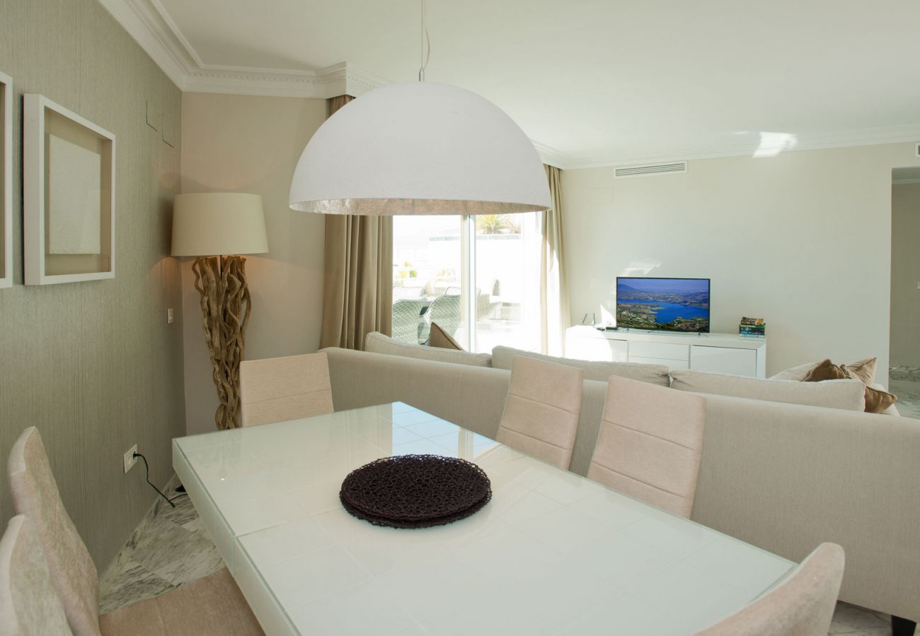 Apartment in Marbella - Playa Esmeralda - A beautiful beachfront apartment - holiday rental in Marbella - Puerto Banus