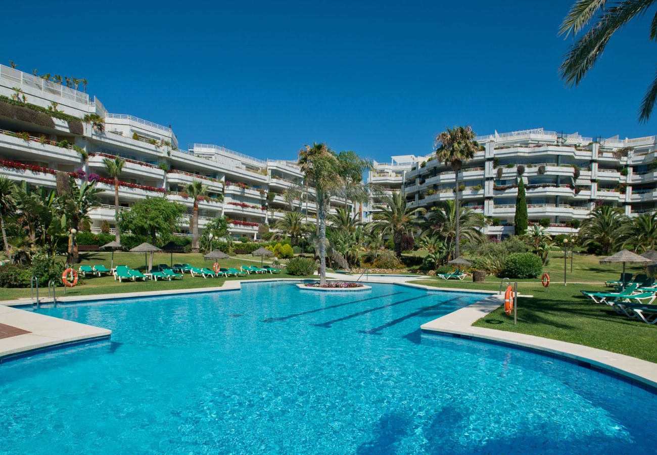 Apartment in Marbella - Playa Esmeralda - A beautiful beachfront apartment - holiday rental in Marbella - Puerto Banus