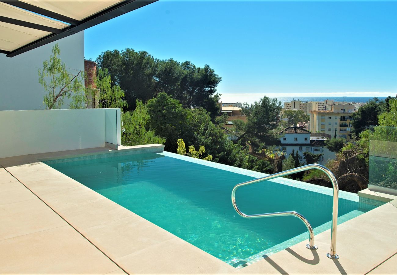 Villa in Marbella - Villa Las Yucas - A beautiful, modern 4 bed villa with heated pool in Marbella Center