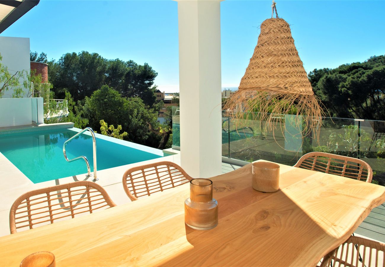 Villa in Marbella - Villa Las Yucas - A beautiful, modern 4 bed villa with heated pool in Marbella Center