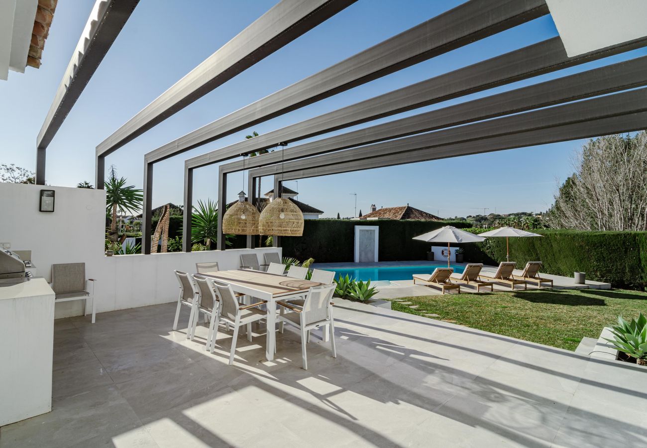 Villa in Marbella - Villa Anna - stunning villa with heated pool in the heart of Nueva Andalucía