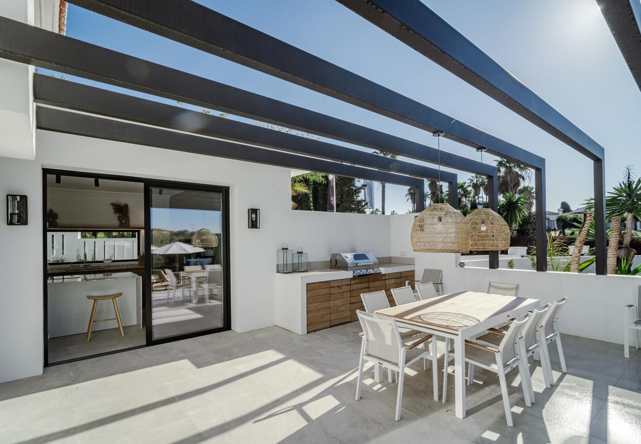 Villa in Marbella - Villa Anna - stunning villa with heated pool in the heart of Nueva Andalucía