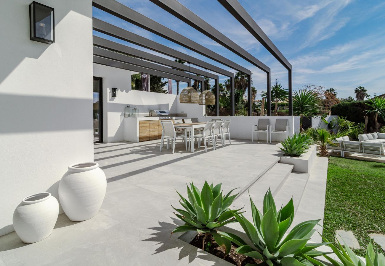 Villa in Marbella - Villa Anna - stunning villa with heated pool in the heart of Nueva Andalucía