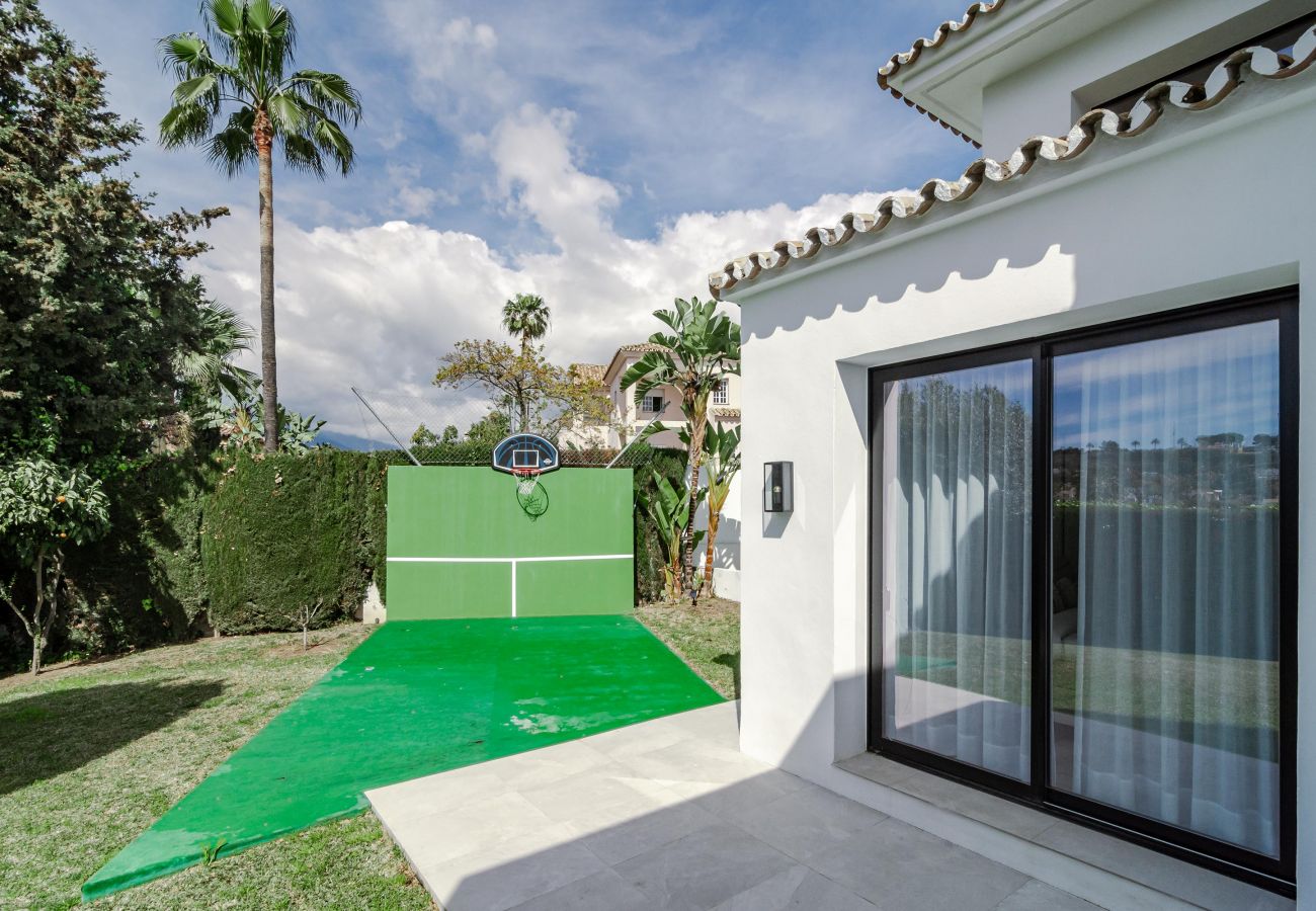 Villa in Marbella - Villa Anna - stunning villa with heated pool in the heart of Nueva Andalucía