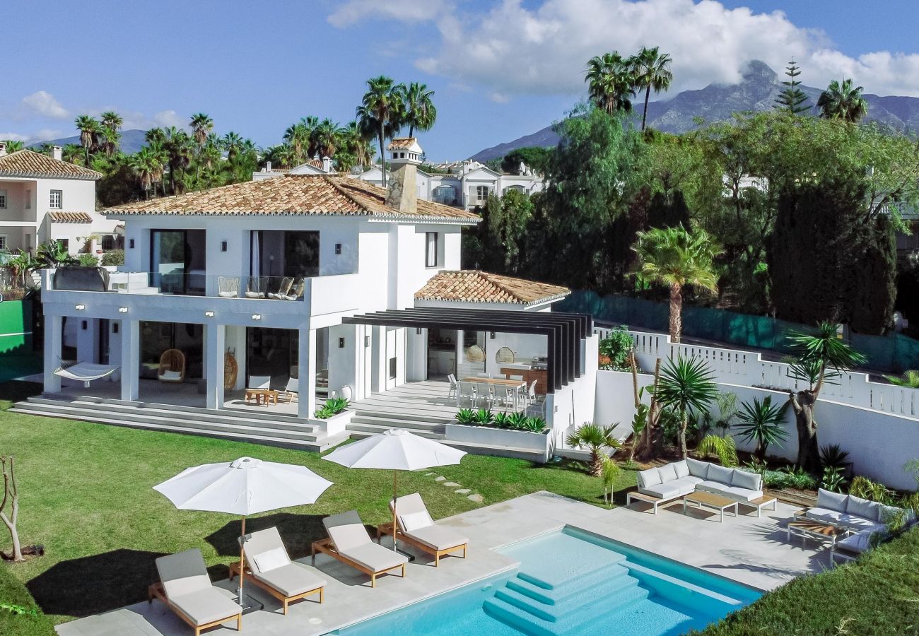 Villa in Marbella - Villa Anna - stunning villa with heated pool in the heart of Nueva Andalucía