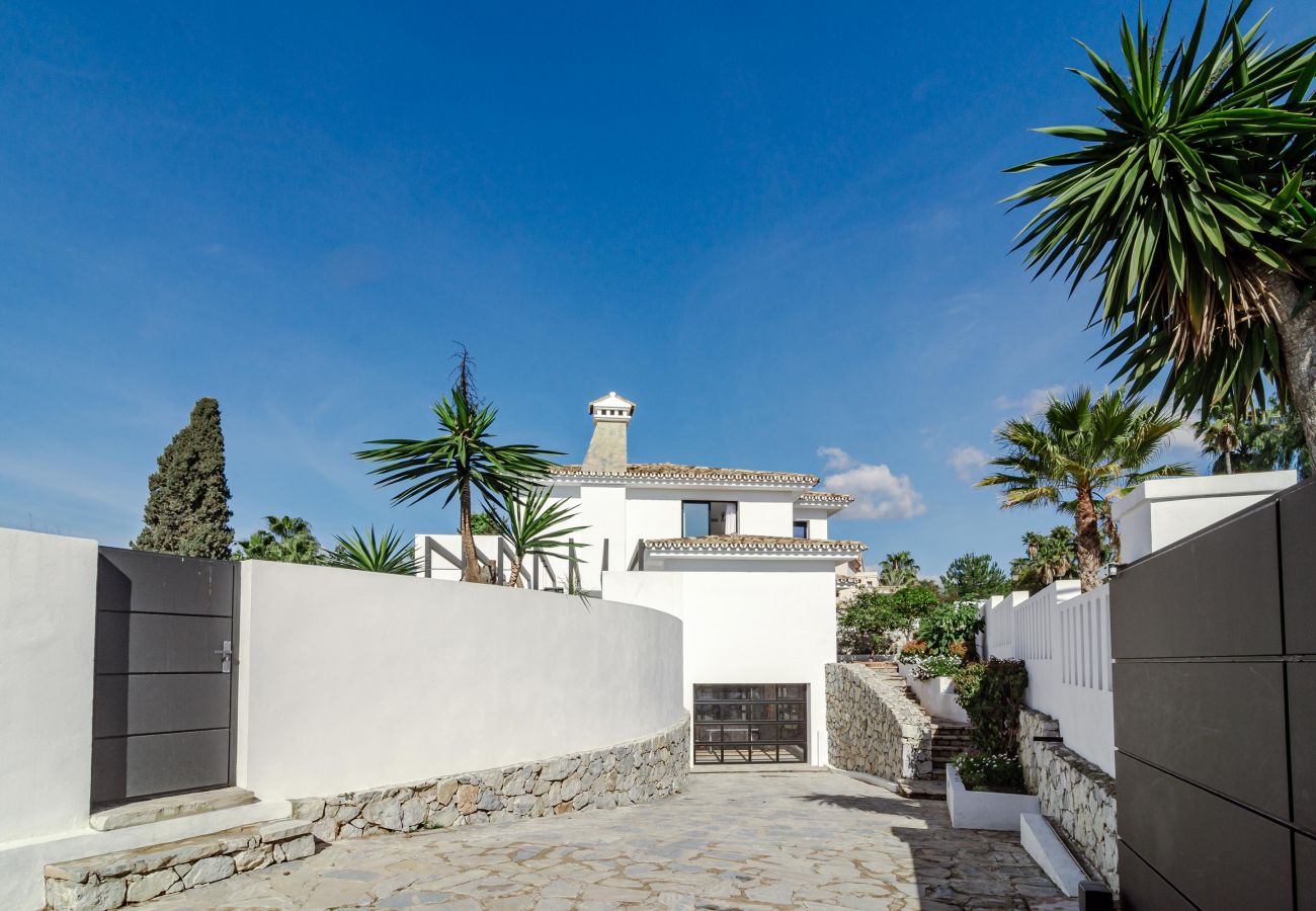 Villa in Marbella - Villa Anna - stunning villa with heated pool in the heart of Nueva Andalucía