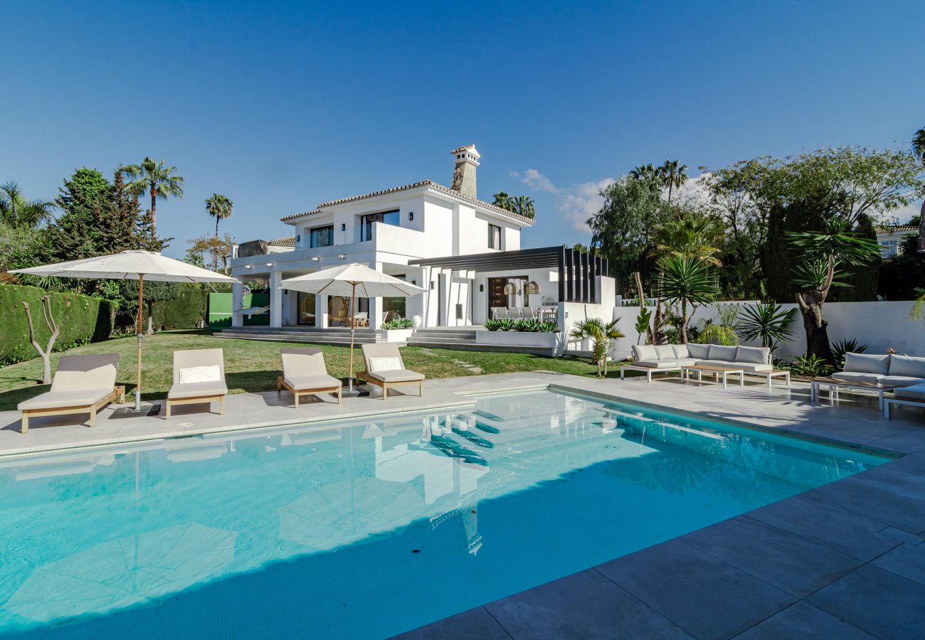 Villa in Marbella - Villa Anna - stunning villa with heated pool in the heart of Nueva Andalucía