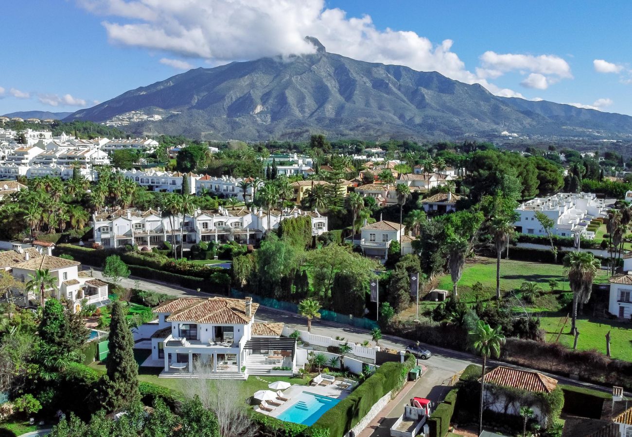 Villa in Marbella - Villa Anna - stunning villa with heated pool in the heart of Nueva Andalucía