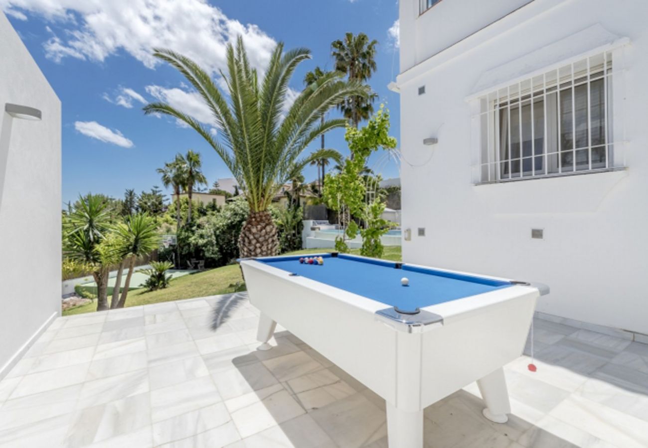 Villa in Nueva andalucia - Villa Los Lobos - family holiday rental villa in Nueva Andalucia Marbella