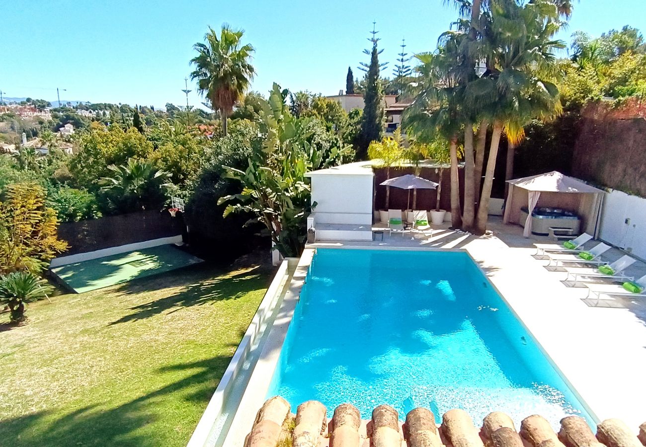 Villa in Nueva andalucia - Villa Los Lobos - family holiday rental villa in Nueva Andalucia Marbella