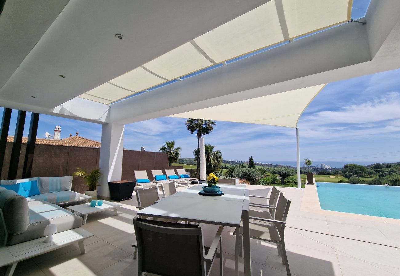 Villa in Estepona - Villa Cosy Cosita - newly built villa with heated pool front line golf