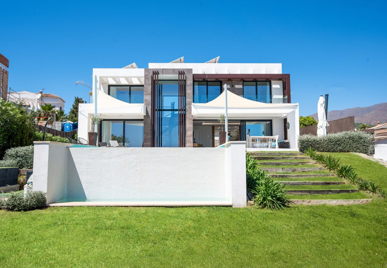 Villa in Estepona - Villa Cosy Cosita - newly built villa with heated pool front line golf