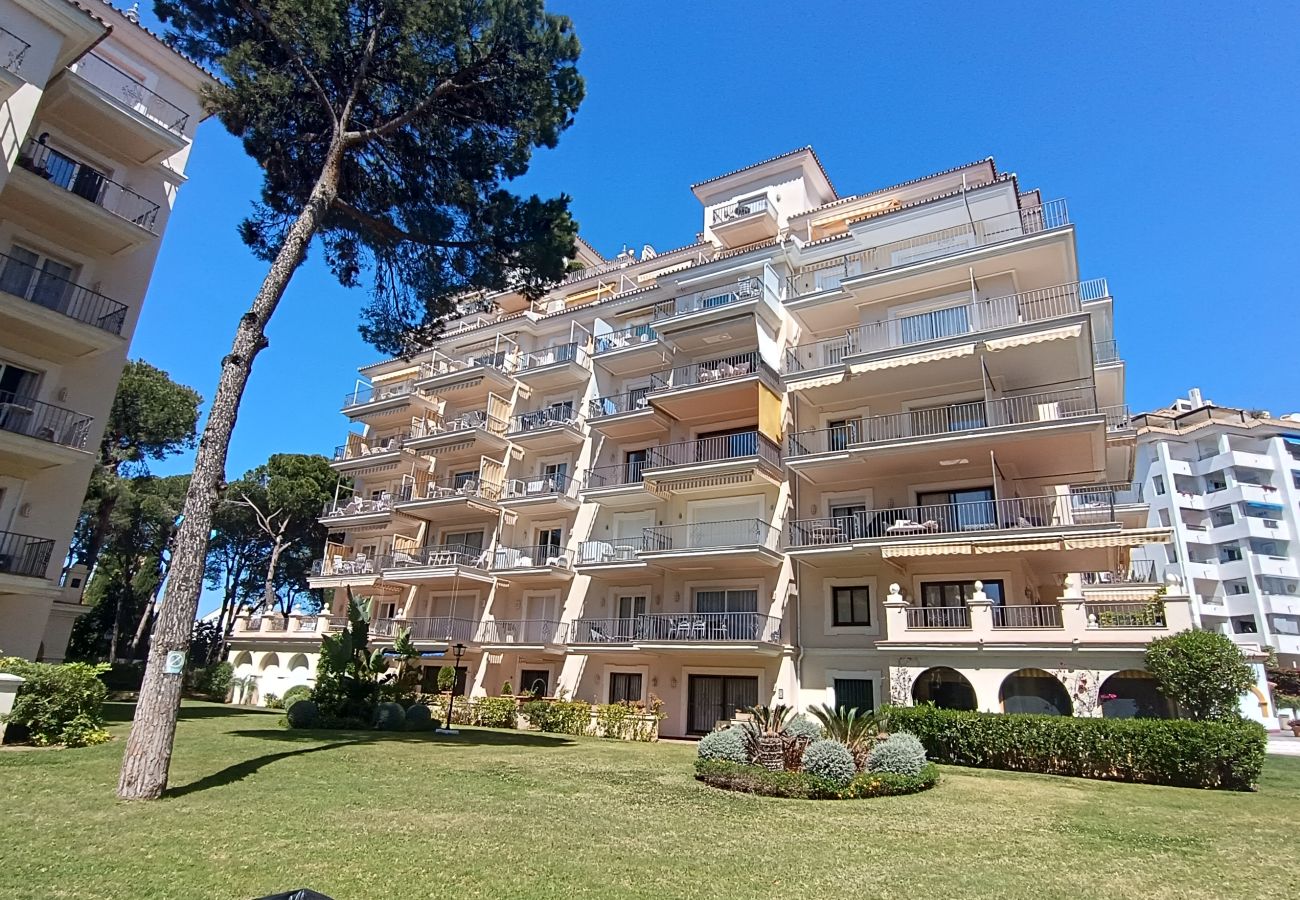 Apartment in Marbella - Andalucia del Mar - 2 bedroom apartment with spectacular views near Puerto Banus